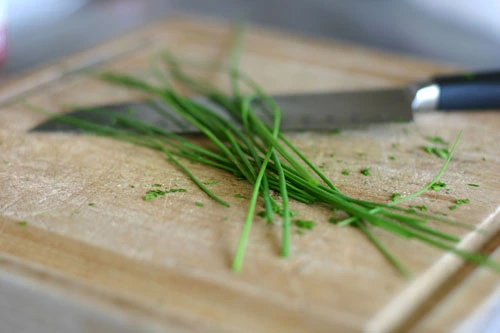 chives-and-knife_web.jpg
